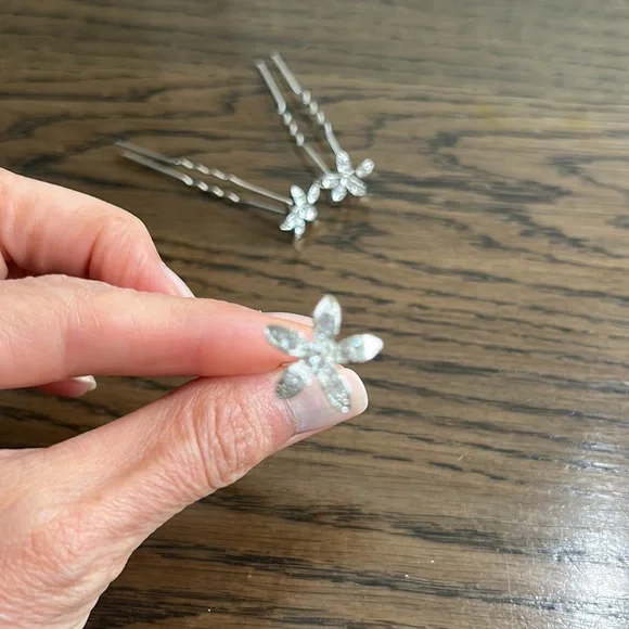 NEW ~ CRYSTAL FLOWER BUN PINS - Picture 3 of 3